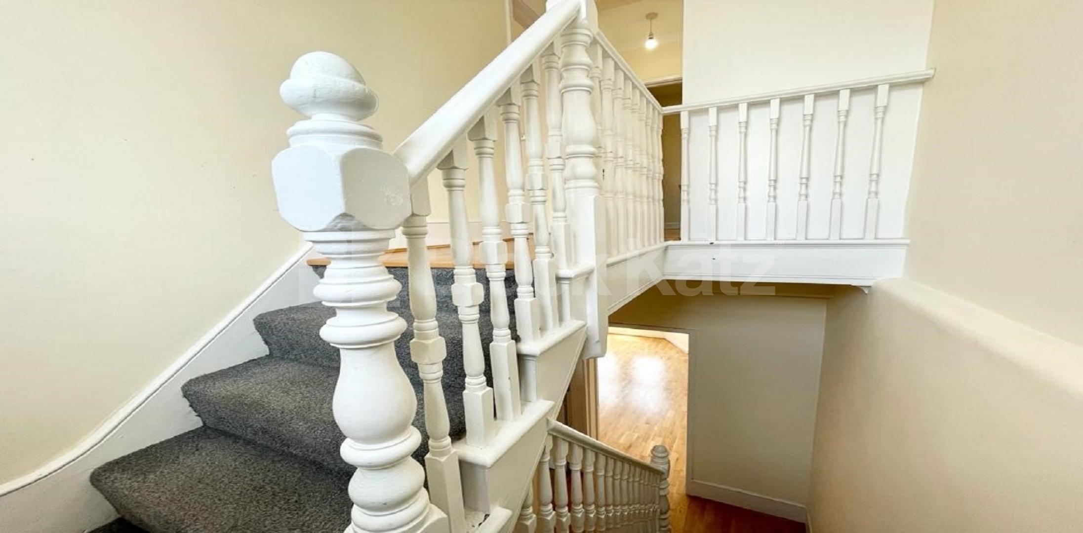 			LET, 3 Bedroom, 3 bath, 1 reception Apartment			 High Street North, East Ham